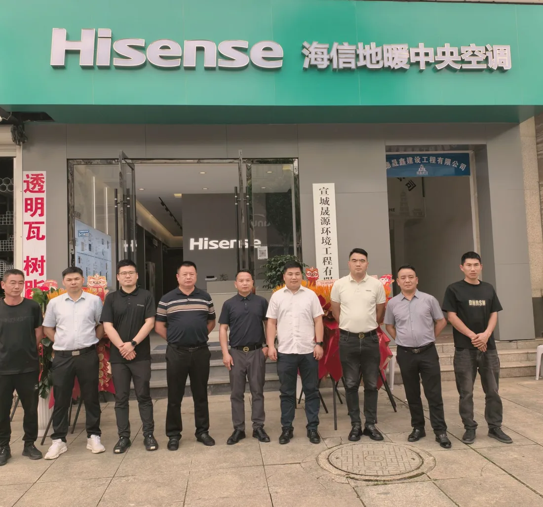 晟源环境团队在门店前合影